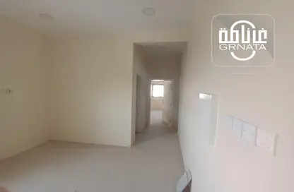 Empty Room image for: Office Space - Studio - 2 Bathrooms for rent in Sitra - Central Governorate, Image 1