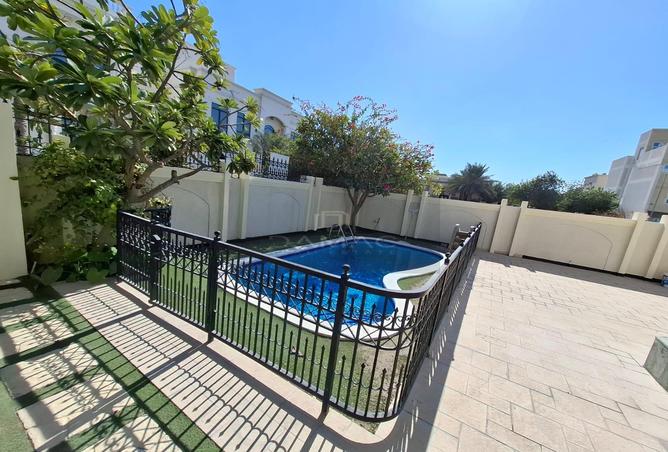 954987 - Property Image 2