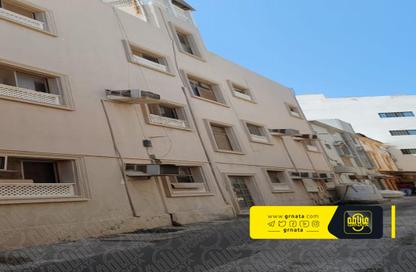 عمارة بالكامل - 8 غرف نوم - 8 حمامات للبيع في البسيتين - المحرق
