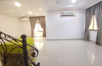 Villa - 3 Bedrooms - 5 Bathrooms for rent in Hidd - Muharraq Governorate