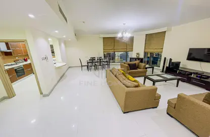Living / Dining Room image for: Apartment - 3 Bedrooms - 5 Bathrooms for rent in Seef - Capital Governorate, Image 1