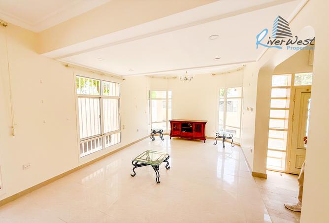 956040 - Property Image 2