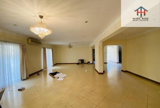 956672 - Property Image 3