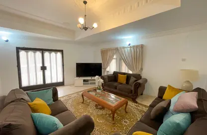 Villa - 3 Bedrooms - 4 Bathrooms for rent in Al Juffair - Capital Governorate
