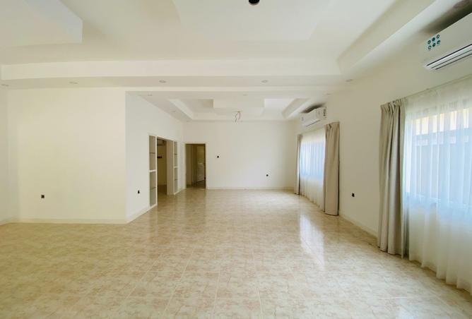 979608 - Property Image 2