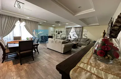 صورة لـ غرفة المعيشة / غرفة الطعام شقة - 3 غرف نوم - 5 حمامات للبيع في أبراج اللولو - المنامة - محافظة العاصمة ، صورة رقم 1