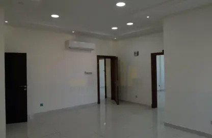 Empty Room image for: Apartment - 3 Bedrooms - 5 Bathrooms for rent in Hidd - Muharraq Governorate, Image 1