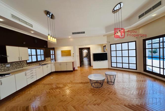 967772 - Property Image 2