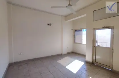 Empty Room image for: Apartment - 2 Bedrooms - 2 Bathrooms for rent in Manama - Capital Governorate, Image 1