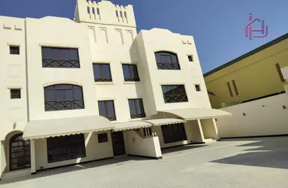 Outdoor Building image for: Villa - 3 Bedrooms - 5 Bathrooms for rent in Janabiya - Northern Governorate, Image 1