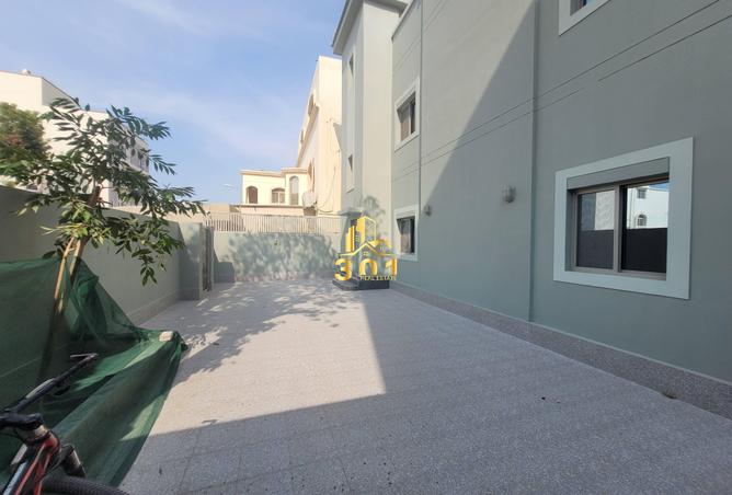 981966 - Property Image 2