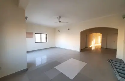 Apartment - 3 Bedrooms - 3 Bathrooms for rent in Busaiteen - Muharraq Governorate