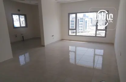 Empty Room image for: Office Space - Studio - 2 Bathrooms for rent in Sanabis - Manama - Capital Governorate, Image 1