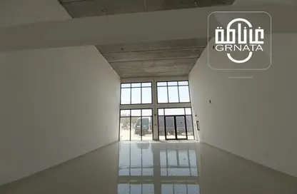 صالة عرض - استوديو - 1 حمام للايجار في سترة - المحافظة الوسطى