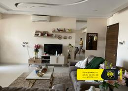 صورةغرفة المعيشة لـ: شقة - 3 غرف نوم - 2 حمامات للبيع في جبلة حبشي - المحافظة الشمالية, صورة 1
