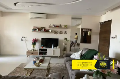 Living Room image for: Apartment - 3 Bedrooms - 2 Bathrooms for sale in Jeblat Hebshi - Northern Governorate, Image 1