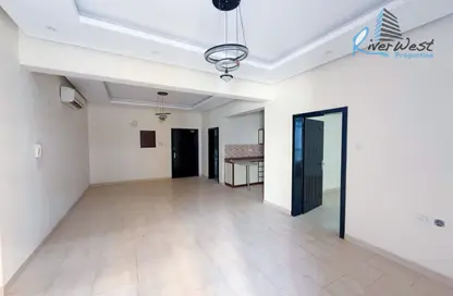Apartment - 3 Bedrooms - 2 Bathrooms for rent in Busaiteen - Muharraq Governorate