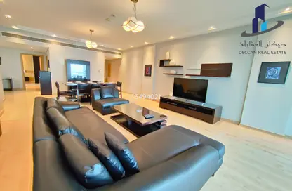 Apartment - 2 Bedrooms - 4 Bathrooms for rent in Al Juffair - Capital Governorate