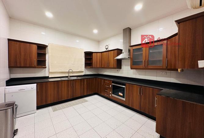 985262 - Property Image 2