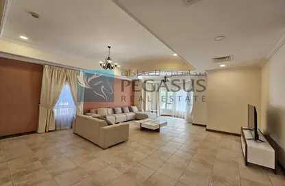 Living Room image for: Villa - 4 Bedrooms - 6 Bathrooms for rent in Janabiya - Northern Governorate, Image 1