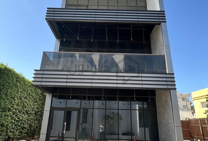 932443 - Property Image 3