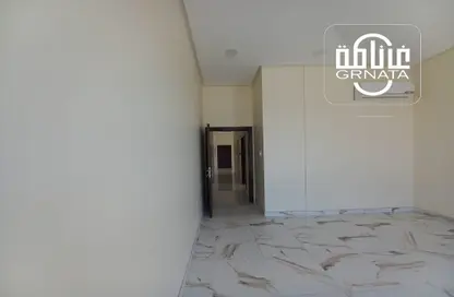 Empty Room image for: Apartment - 2 Bedrooms - 2 Bathrooms for rent in Jeblat Hebshi - Northern Governorate, Image 1