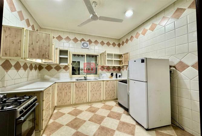 985232 - Property Image 3