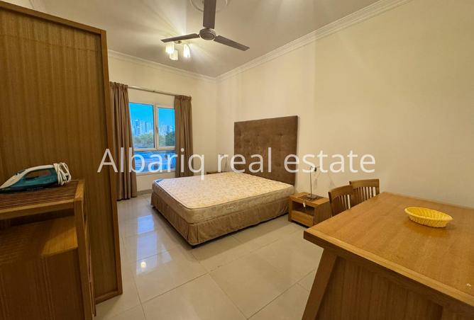 930577 - Property Image 2