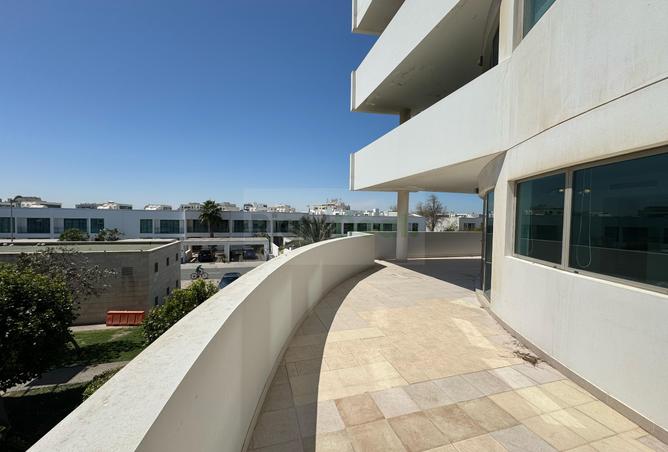 Apartment - 3 Bedrooms - 2 Bathrooms for rent in Tala Island - Amwaj Islands - Muharraq Governorate