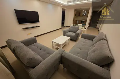 Apartment - 2 Bedrooms - 3 Bathrooms for rent in Busaiteen - Muharraq Governorate