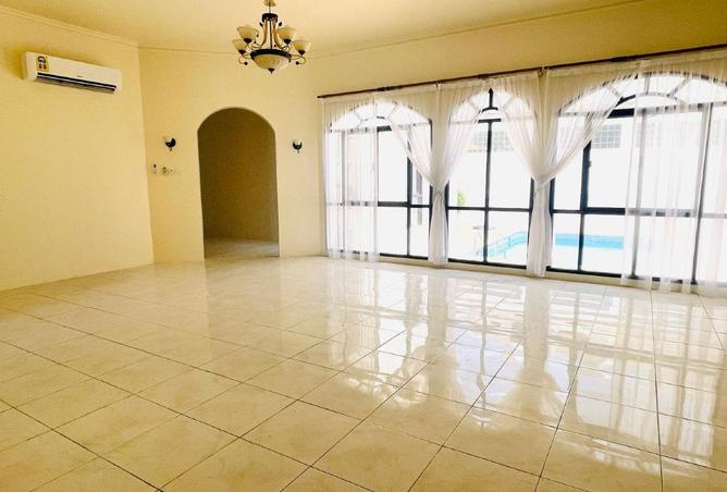954953 - Property Image 2