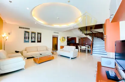 Duplex - 4 Bedrooms - 4 Bathrooms for rent in Al Juffair - Capital Governorate