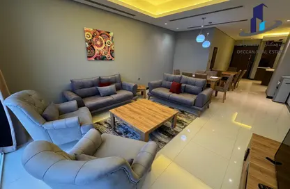 Apartment - 3 Bedrooms - 4 Bathrooms for rent in Al Juffair - Capital Governorate