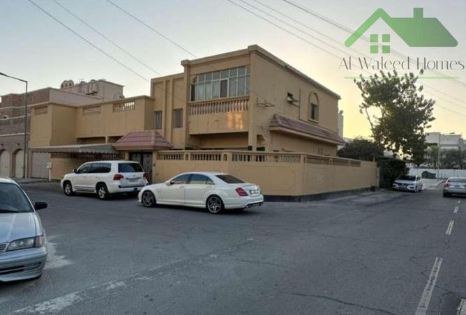 985539 - Property Image 2