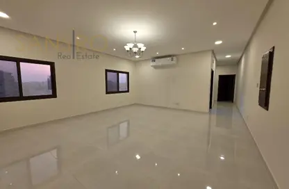 شقة - 2 غرف نوم - 2 حمامات للايجار في سار - المحافظة الشمالية
