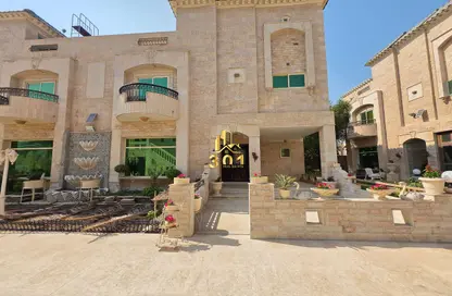 Compound - 6 Bedrooms - 7 Bathrooms for rent in Saar - Northern Governorate