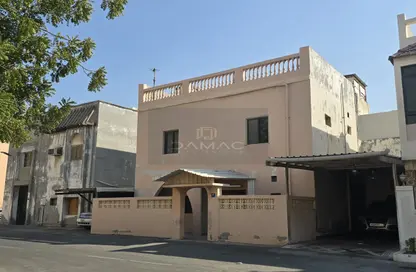 Villa - 5 Bedrooms - 4 Bathrooms for sale in Isa Town - Central Governorate