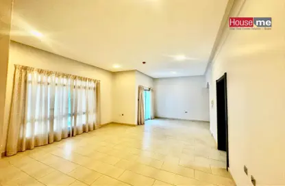 Empty Room image for: Apartment - 2 Bedrooms - 3 Bathrooms for rent in Janabiya - Northern Governorate, Image 1