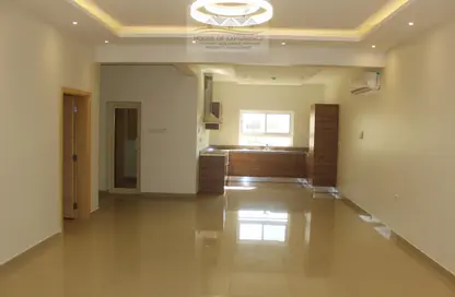 Empty Room image for: Apartment - 3 Bedrooms - 3 Bathrooms for rent in Tubli - Central Governorate, Image 1