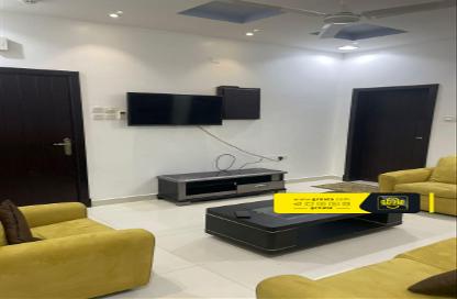 Apartment - 3 Bedrooms - 2 Bathrooms for rent in Busaiteen - Muharraq Governorate