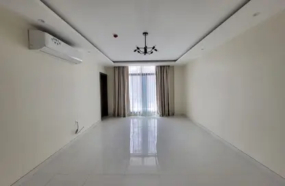 شقة - 2 غرف نوم - 3 حمامات للايجار في الحد - المحرق