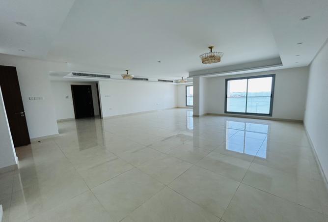 952438 - Property Image 2