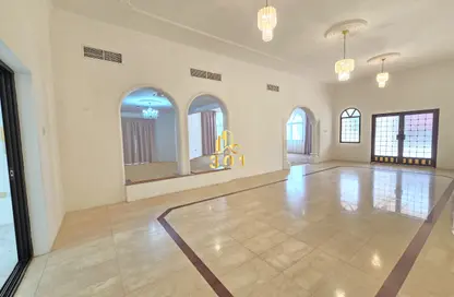 Compound - 4 Bedrooms - 4 Bathrooms for rent in Jannusan - Northern Governorate