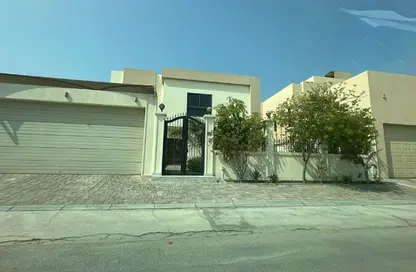 فيلا - 3 غرف نوم - 5 حمامات للبيع في القرية - المحافظة الشمالية