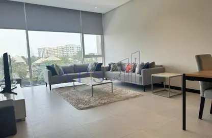 Apartment - 2 Bedrooms - 3 Bathrooms for rent in Reef Island - Capital Governorate