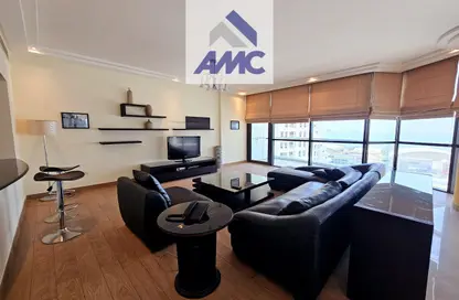 Apartment - 2 Bedrooms - 4 Bathrooms for rent in Al Juffair - Capital Governorate