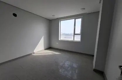 Office Space - Studio - 2 Bathrooms for rent in Al Qadam - Northern Governorate