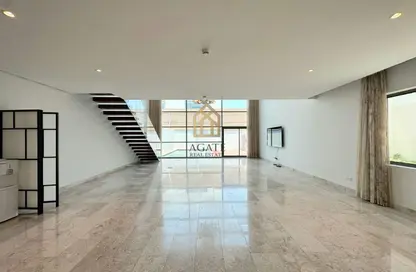 فيلا - 4 غرف نوم - 6 حمامات للايجار في شارع أمواج - أمواج - المحرق