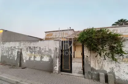 عمارة بالكامل - استوديو - 2 حمامات للايجار في سار - المحافظة الشمالية