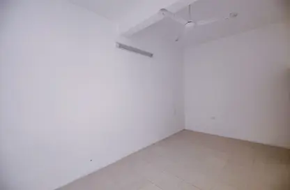 Apartment - 2 Bedrooms - 2 Bathrooms for rent in Busaiteen - Muharraq Governorate